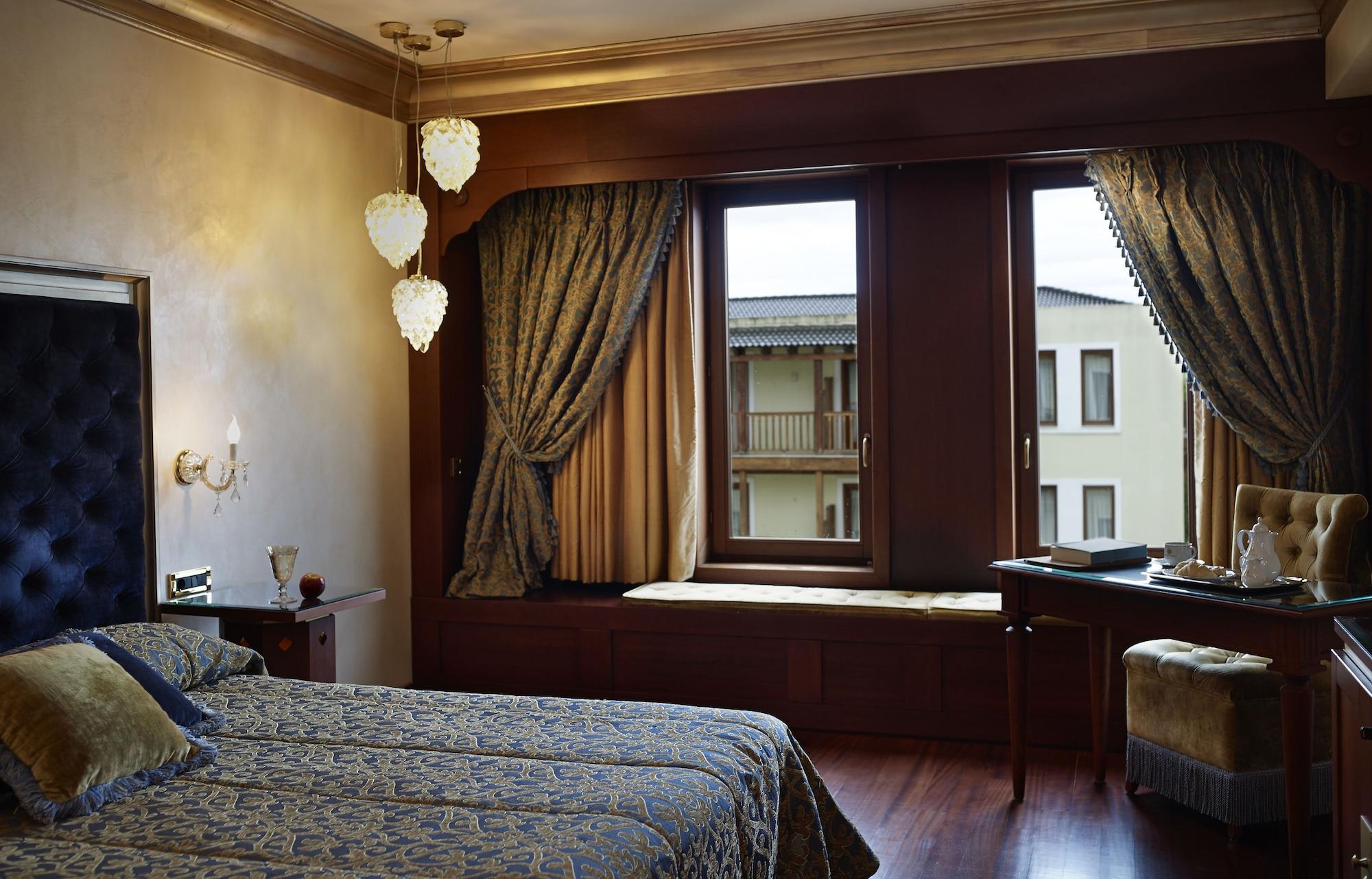 Grand Serai Congress And Spa Ioannina Exterior foto A room at the hotel