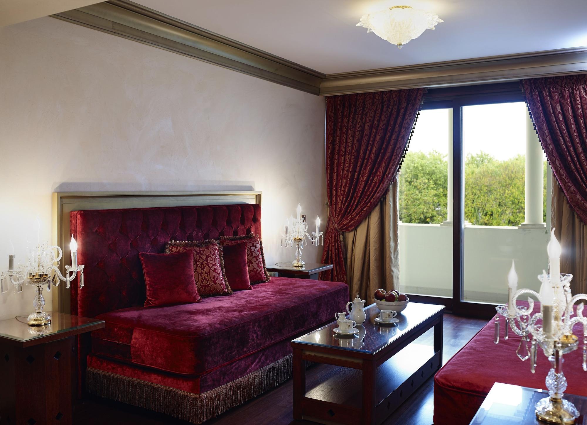 Grand Serai Congress And Spa Ioannina Exterior foto A suite at the hotel