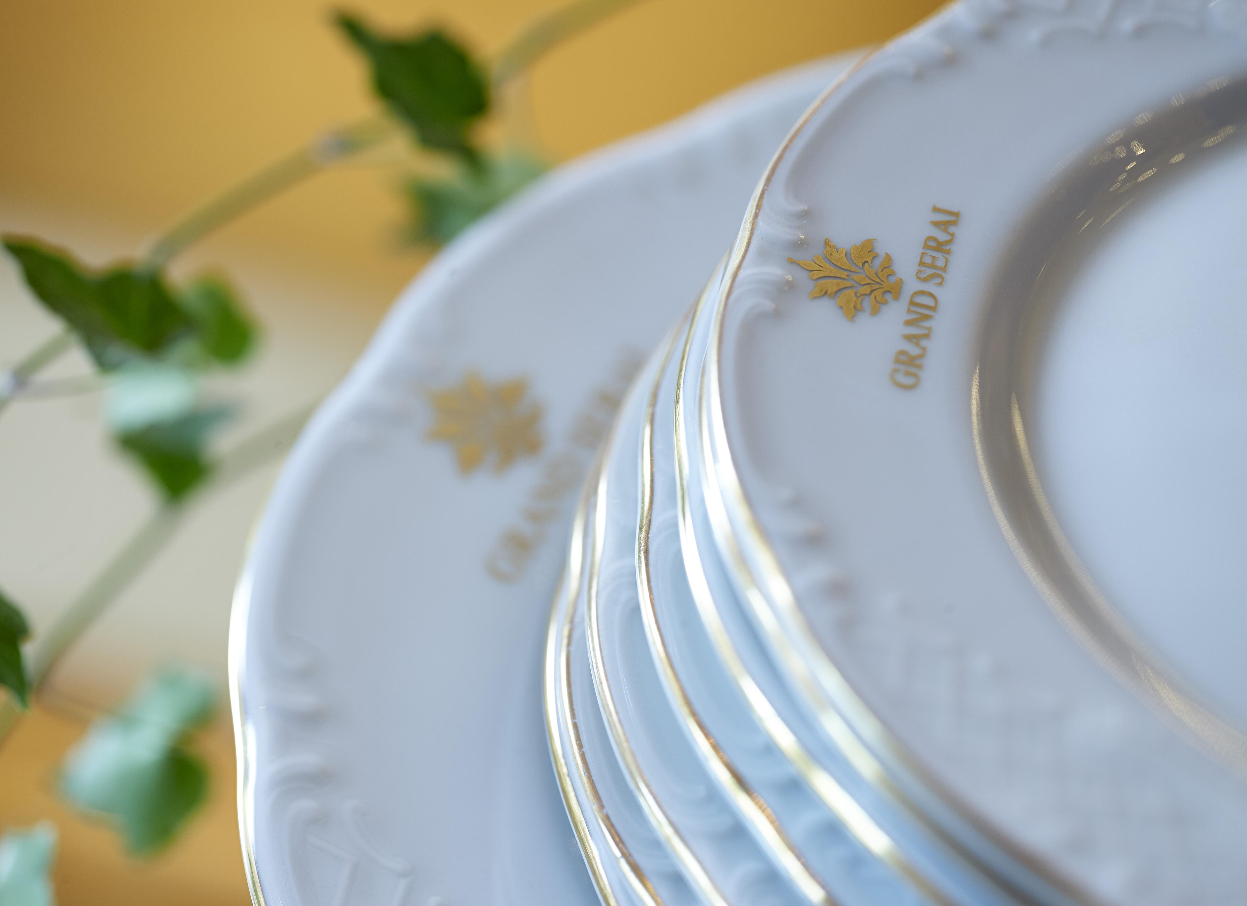 Grand Serai Congress And Spa Ioannina Exterior foto Dinnerware