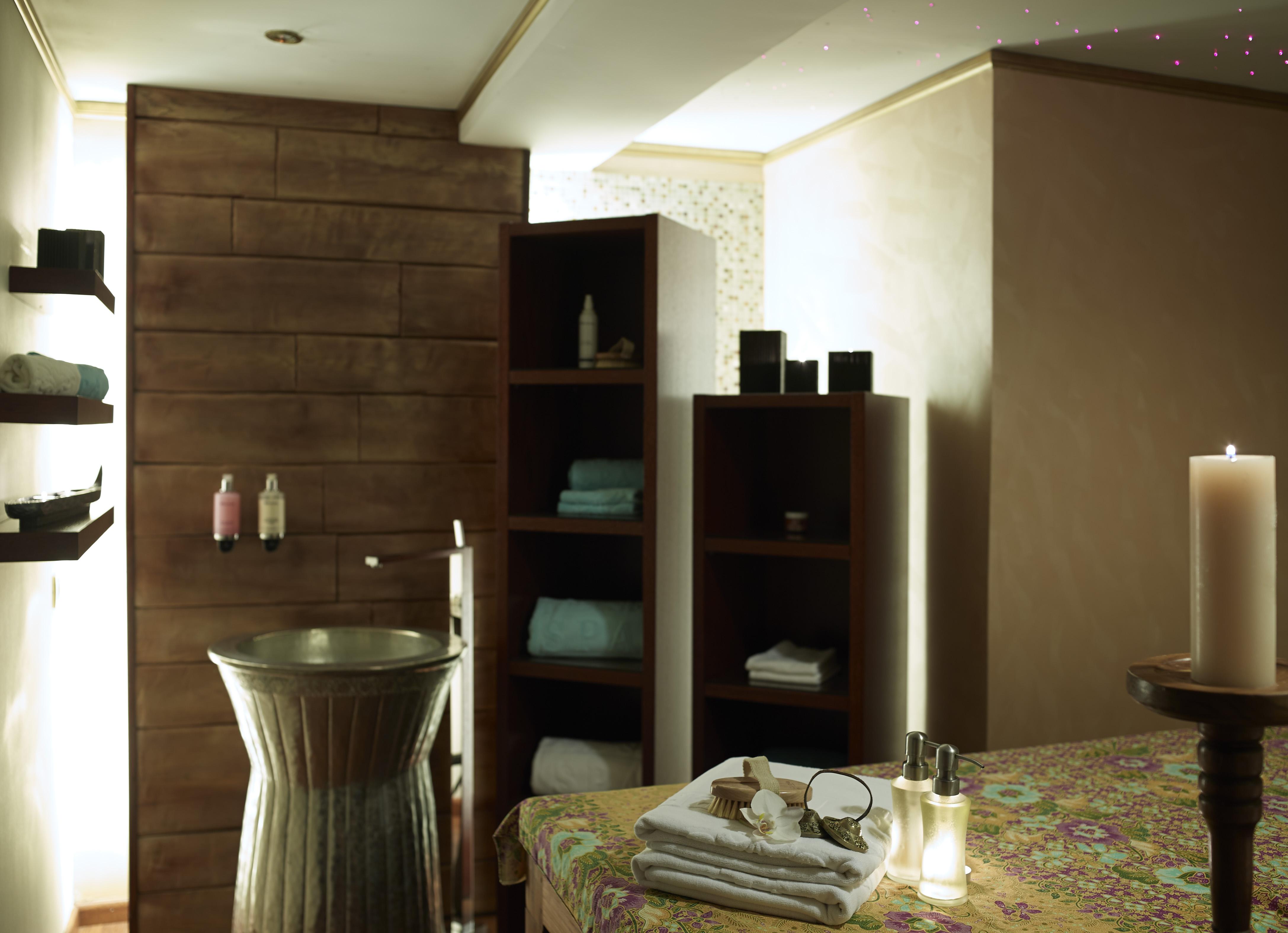 Grand Serai Congress And Spa Ioannina Exterior foto A spa treatment room
