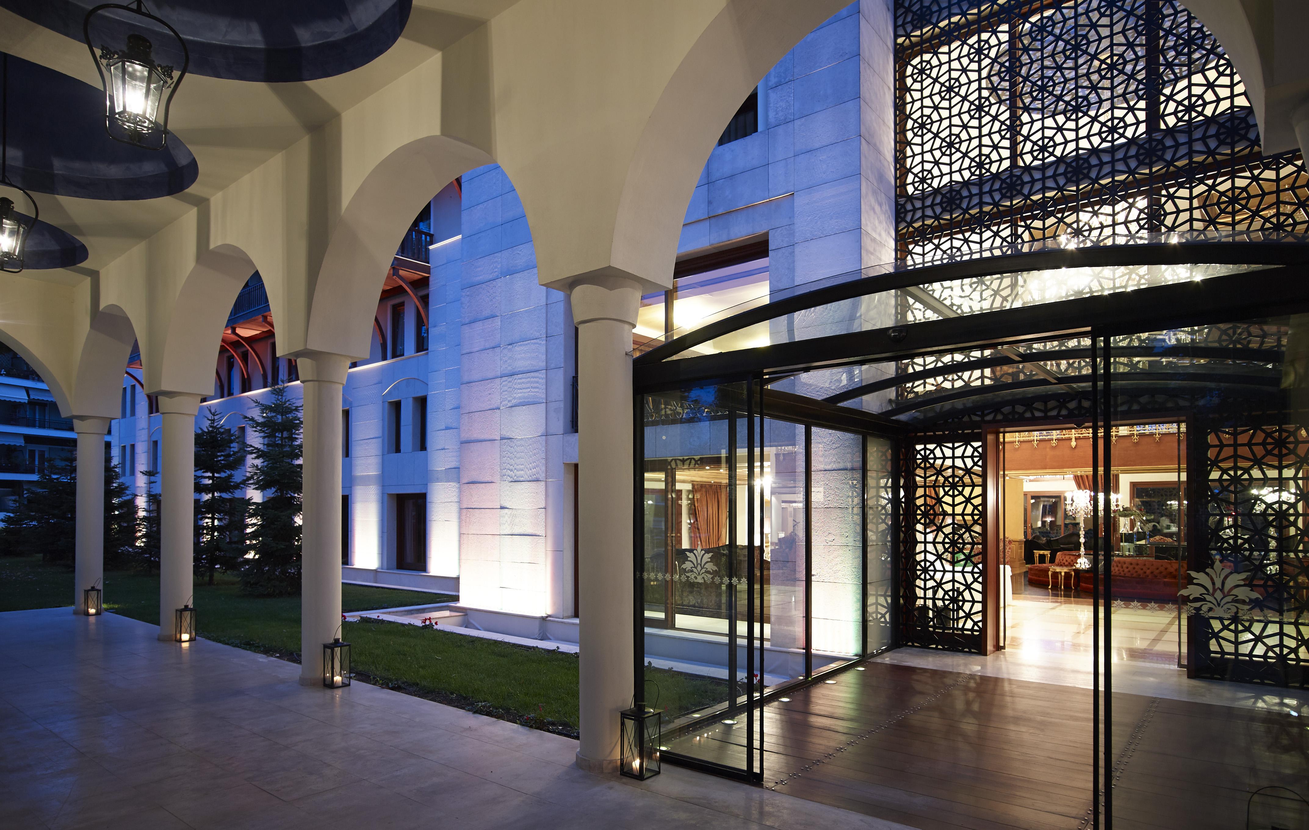 Grand Serai Congress And Spa Ioannina Exterior foto Entrance to the hotel